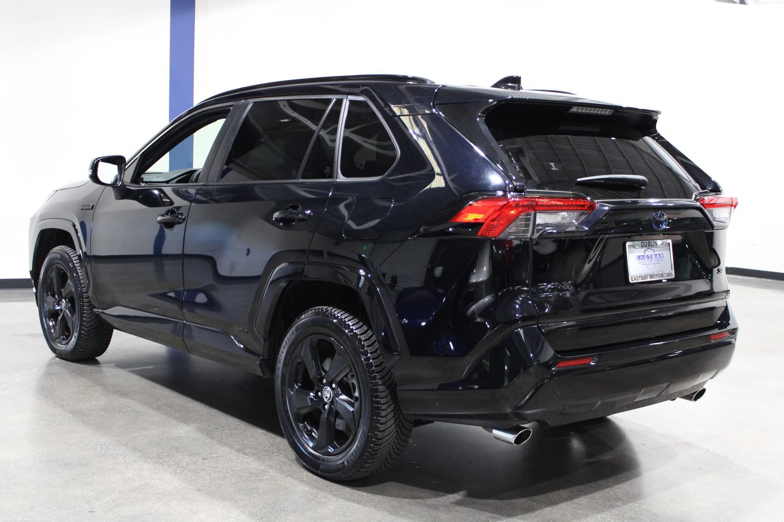 Used 2022 Toyota RAV4 SE w/ Weather & Moonroof Package AWD/4WD image 14