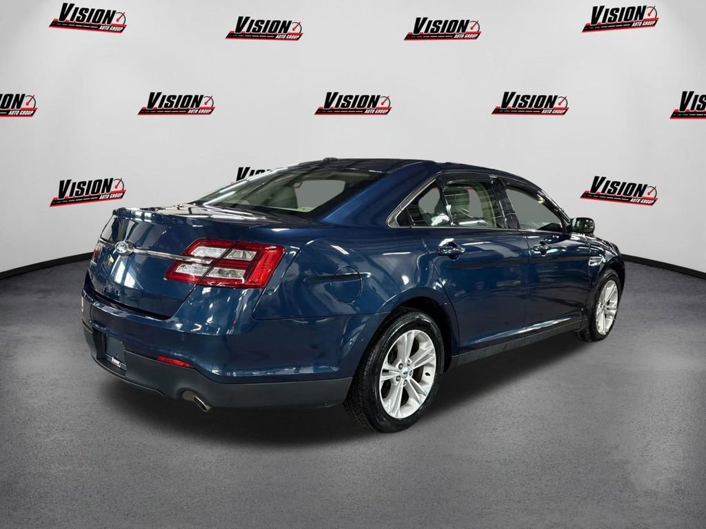 Used 2017 Ford Taurus SE image 5