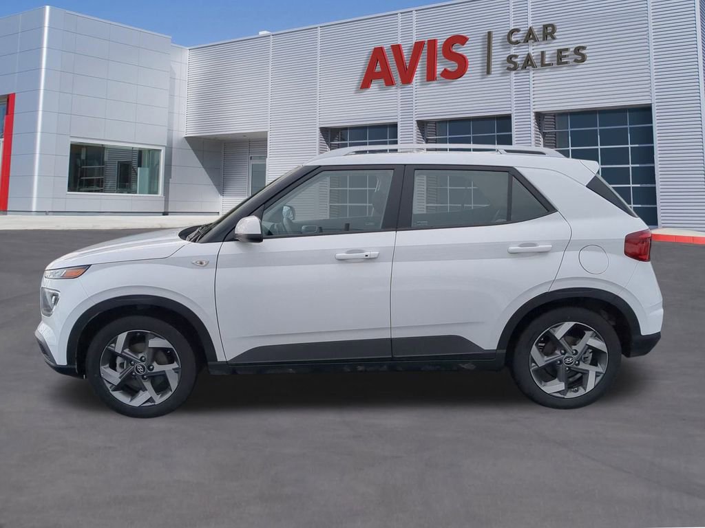 Used 2025 Hyundai Venue SEL image 2