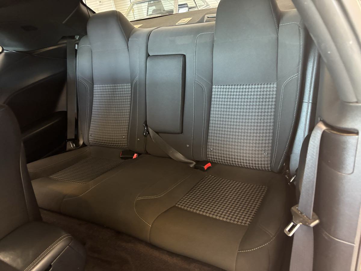 Used 2016 Dodge Challenger SXT RWD image 22