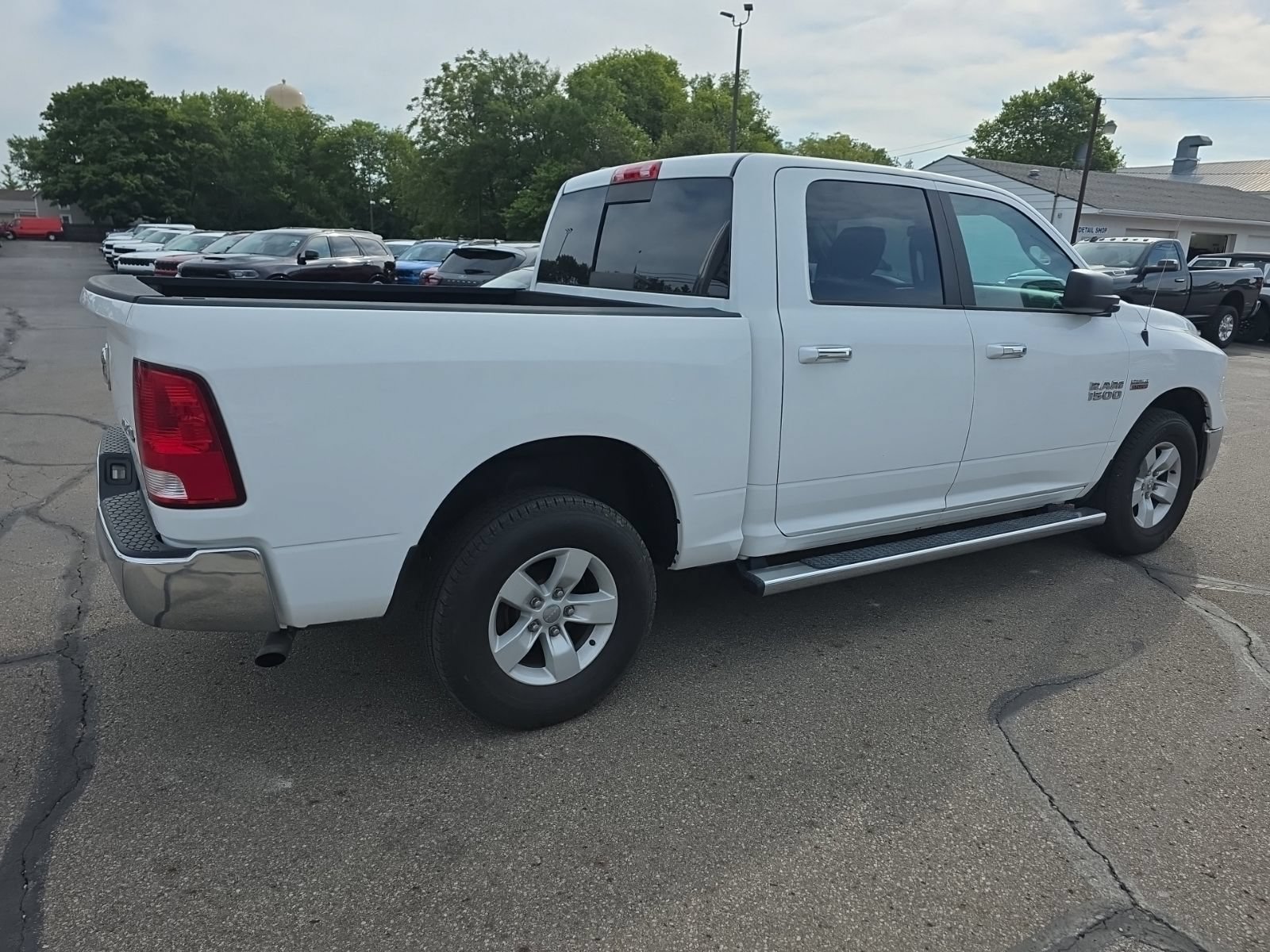 Used 2018 RAM 1500 Classic SLT AWD/4WD image 3