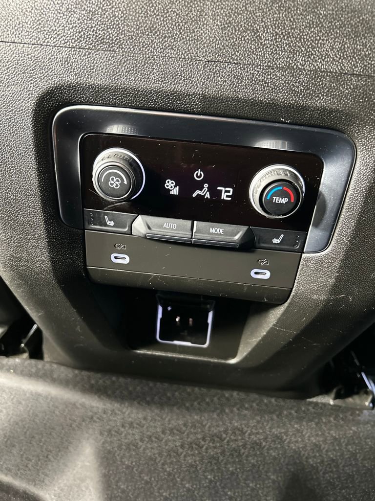 Used 2022 Chevrolet Suburban Premier image 19