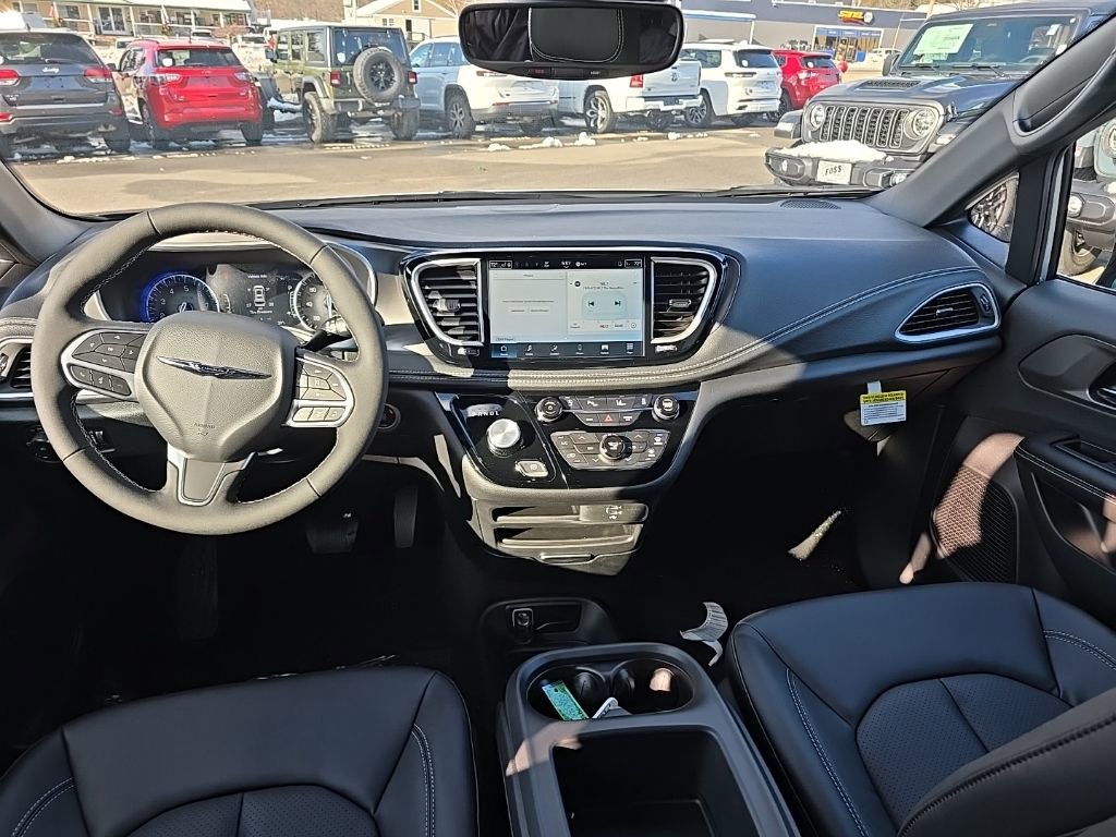 New 2026 Chrysler Pacifica Select image 18