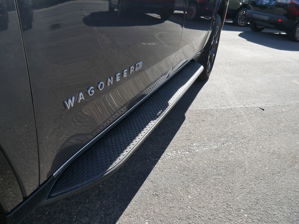 Certified 2024 Jeep Wagoneer L Series III w/ Flexible Seating Group image 15