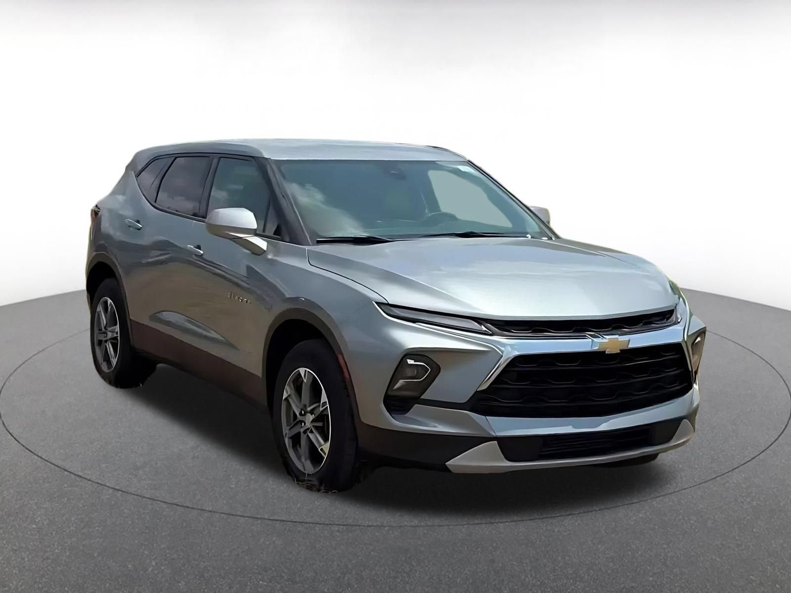 Used 2026 Chevrolet Blazer LT FWD image 3