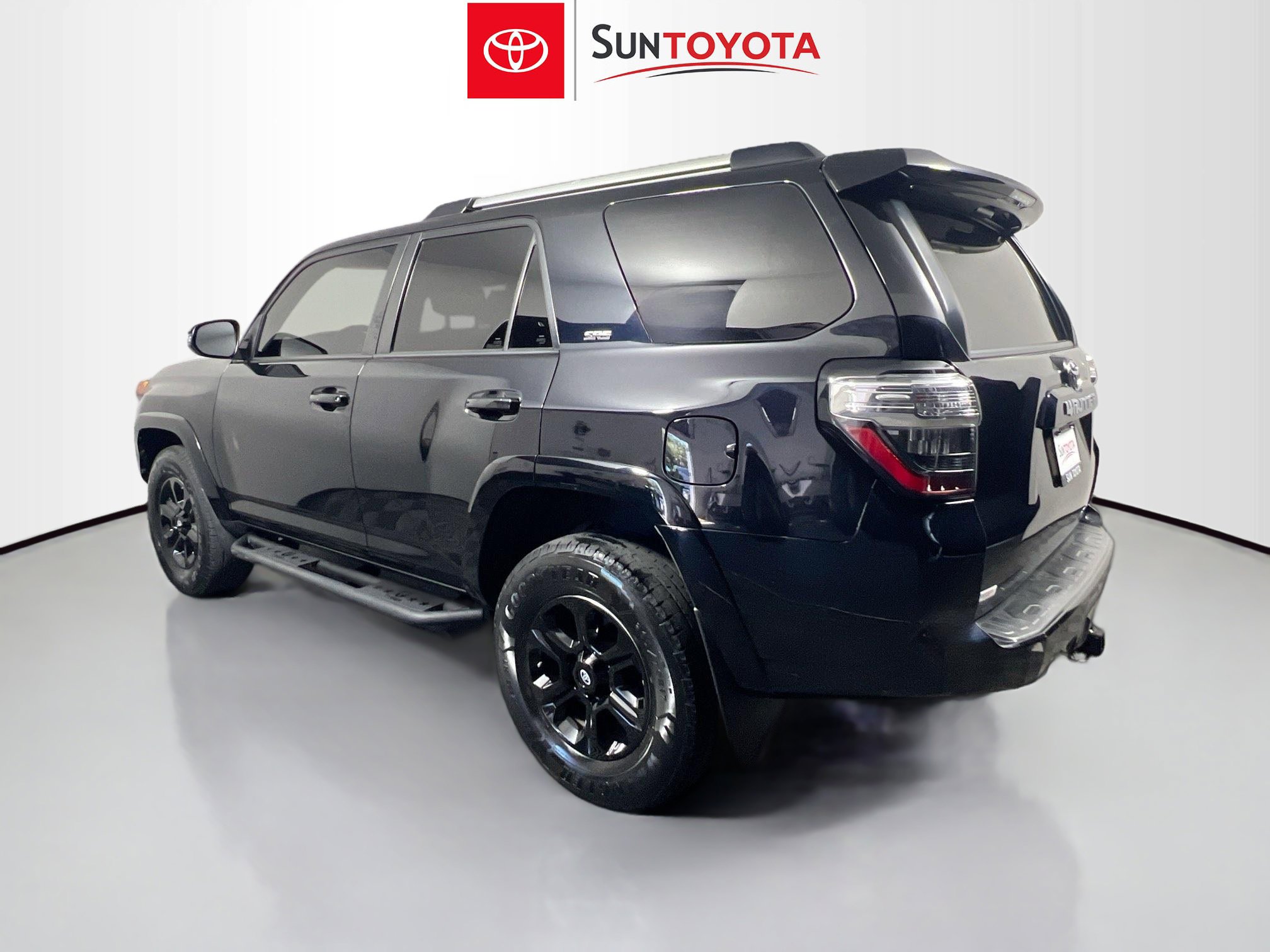 Used 2021 Toyota 4Runner SR5 Premium w/ Moonroof Package AWD/4WD image 6