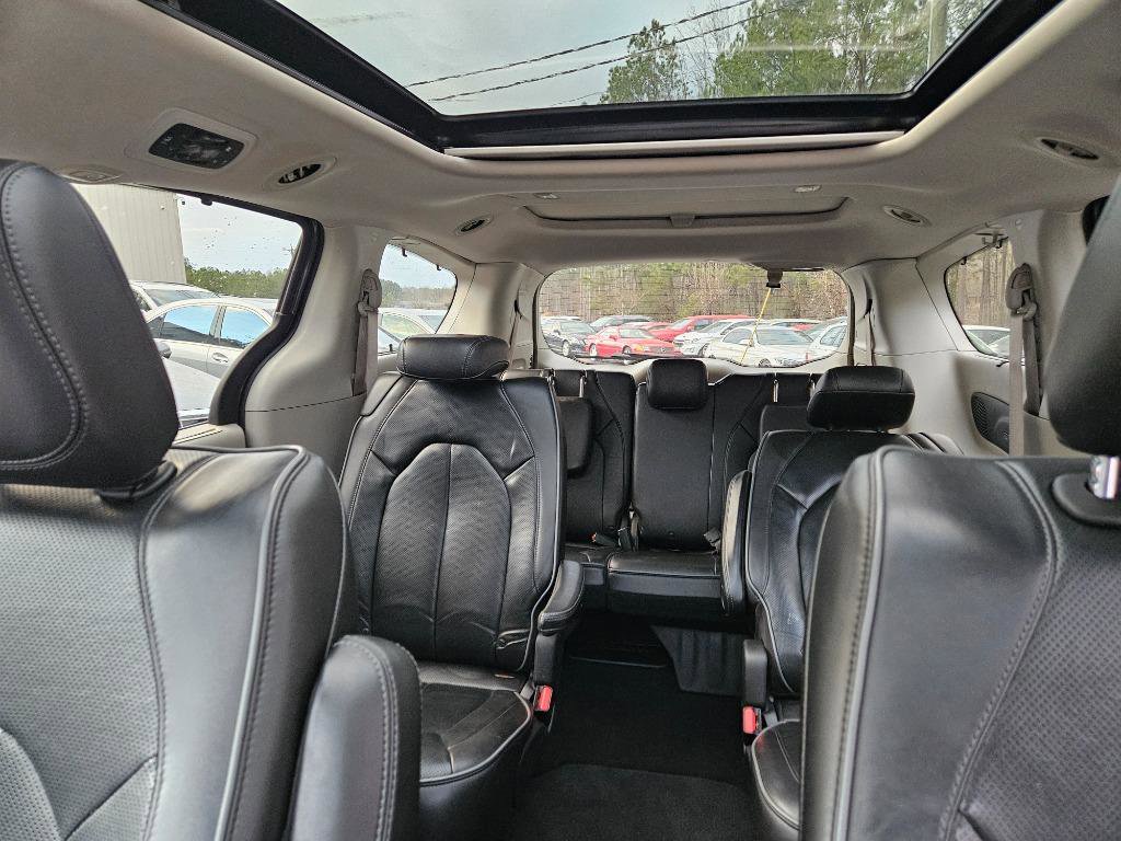 Used 2020 Chrysler Pacifica Limited image 27