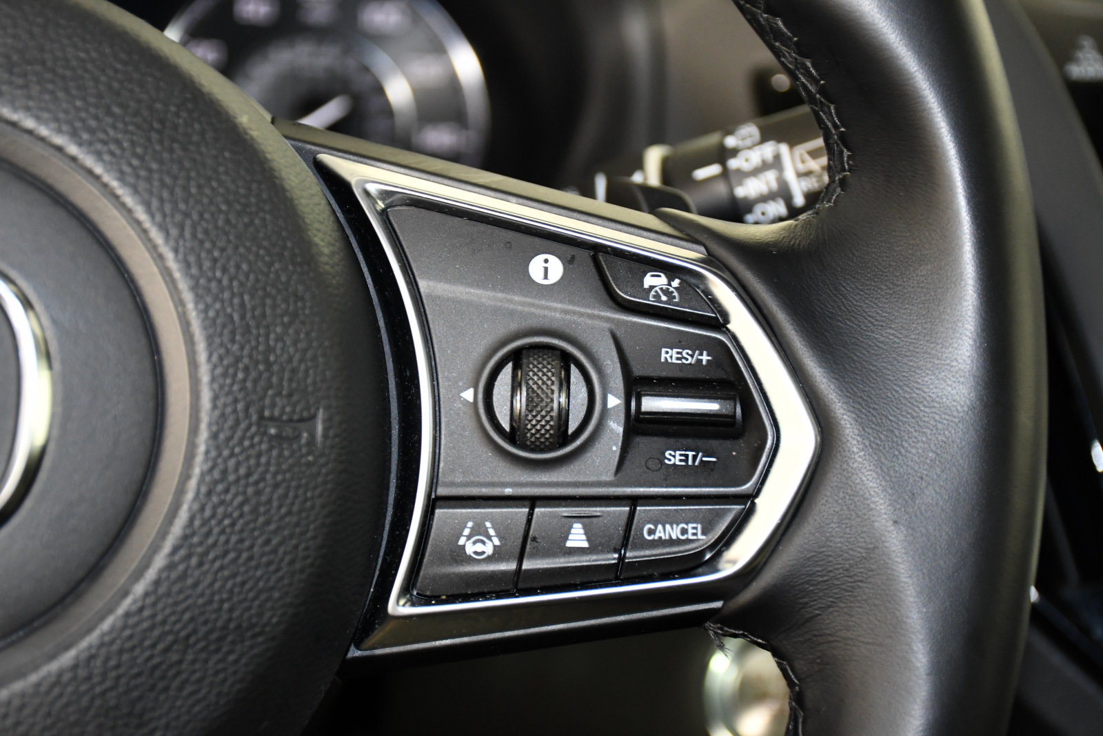 Used 2025 Acura RDX SH-AWD image 21