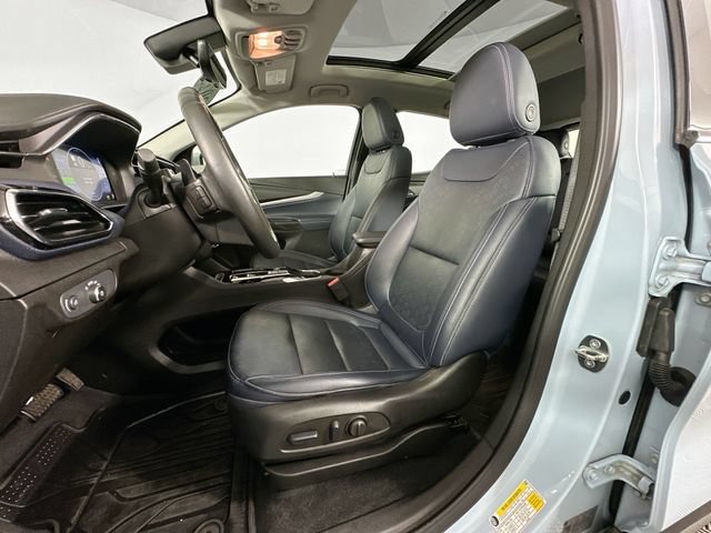 Used 2023 Chevrolet Bolt EUV Premier w/ Sun & Sound Package FWD image 4