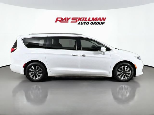 Used 2021 Chrysler Pacifica Touring-L FWD image 8