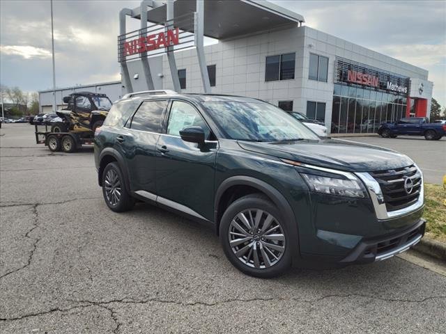 New 2025 Nissan Pathfinder SL w/ SL Premium Package