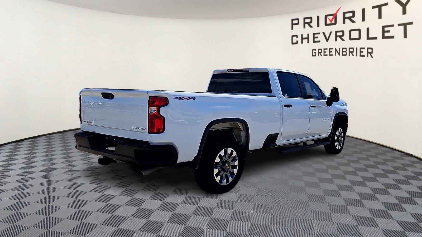 Used 2023 Chevrolet Silverado 2500 Custom w/ Custom Convenience Package AWD/4WD image 8