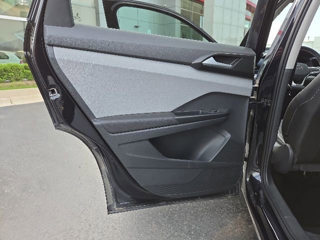Used 2023 Volkswagen Taos SE w/ Panoramic Sunroof Package FWD image 14