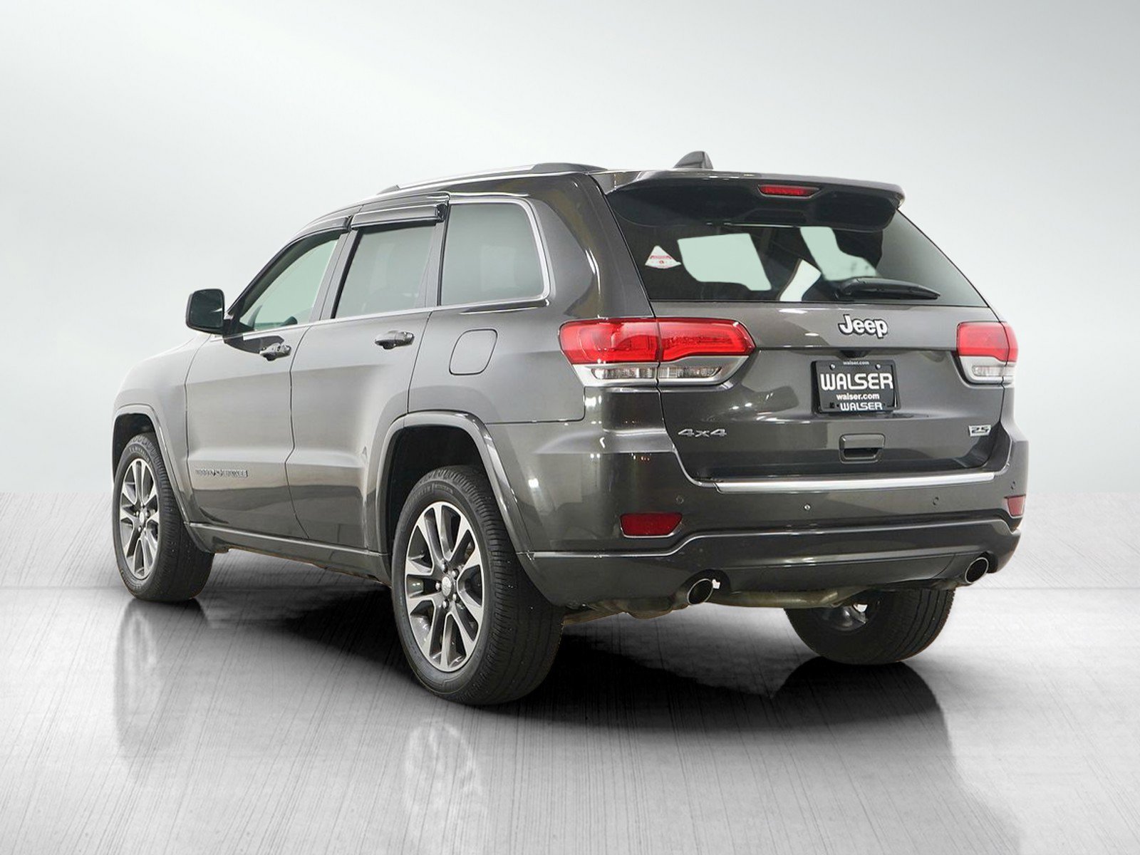 Used 2018 Jeep Grand Cherokee Limited AWD/4WD image 3