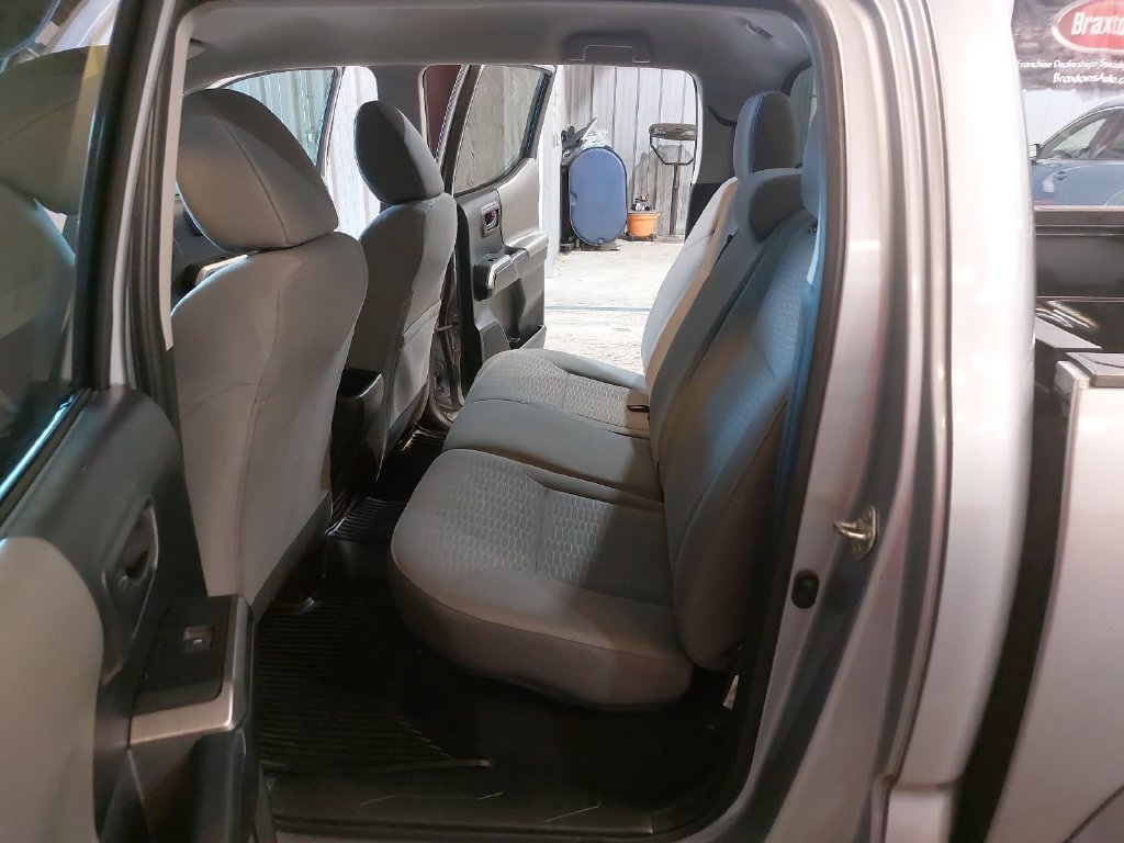 Used 2018 Toyota Tacoma SR5 RWD image 13