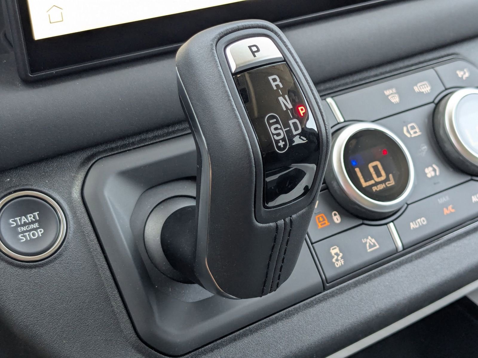 Used 2025 Land Rover Defender 130 S image 12