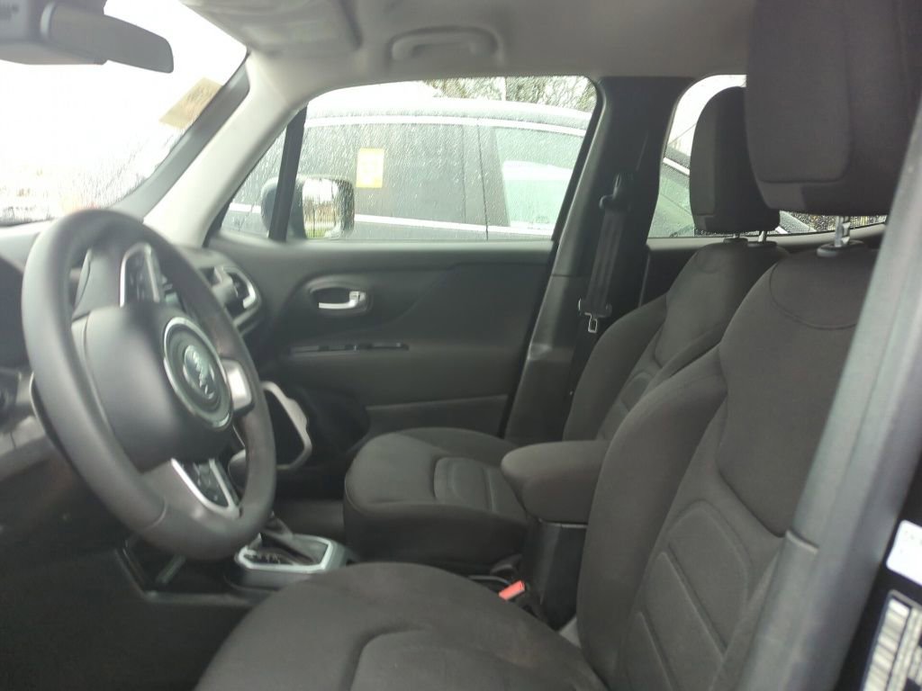 Used 2018 Jeep Renegade Latitude image 6