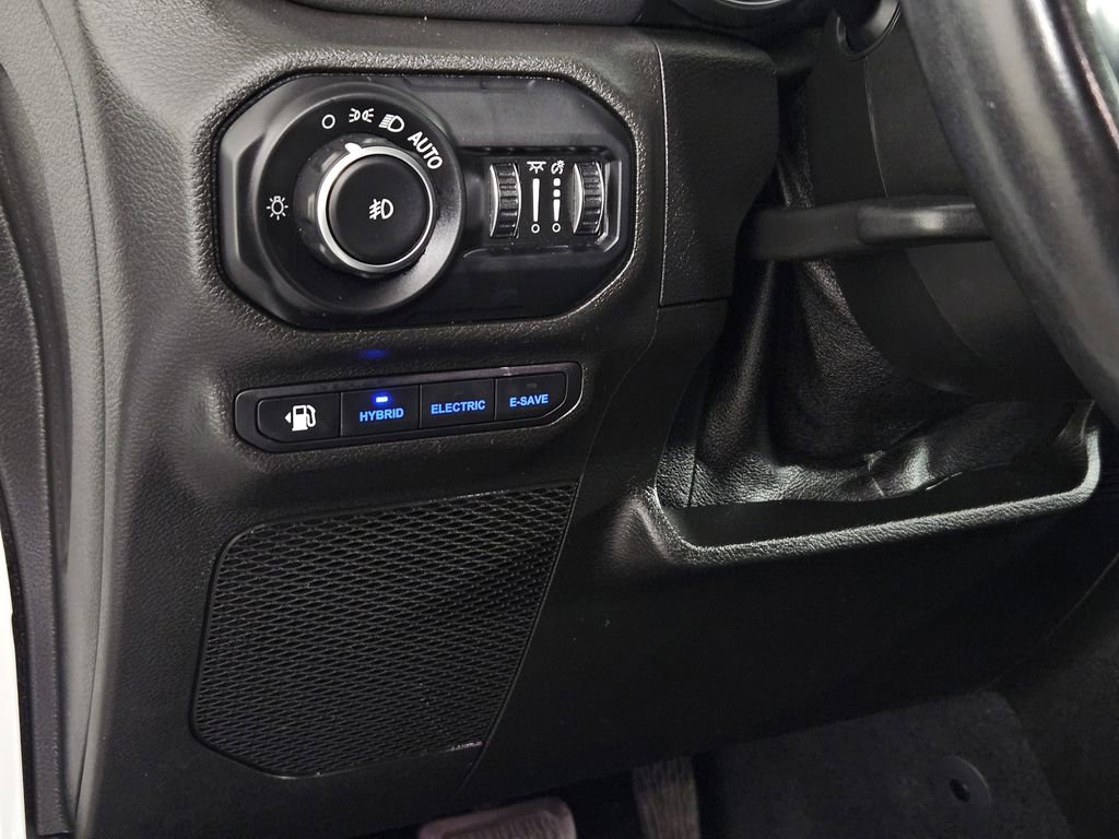 Used 2021 Jeep Wrangler Unlimited Sahara image 21