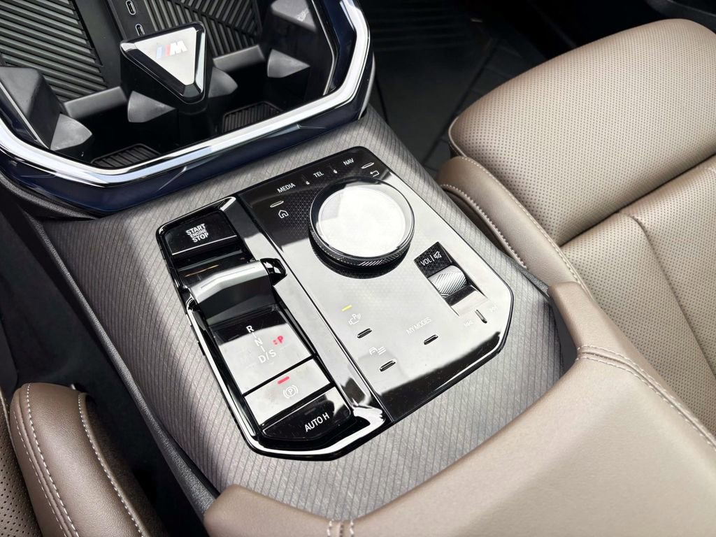 Certified 2025 BMW X3 xDrive30i w/ M Sport Package image 23