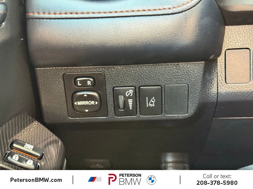 Used 2018 Toyota RAV4 SE w/ Advanced Technology Package image 31