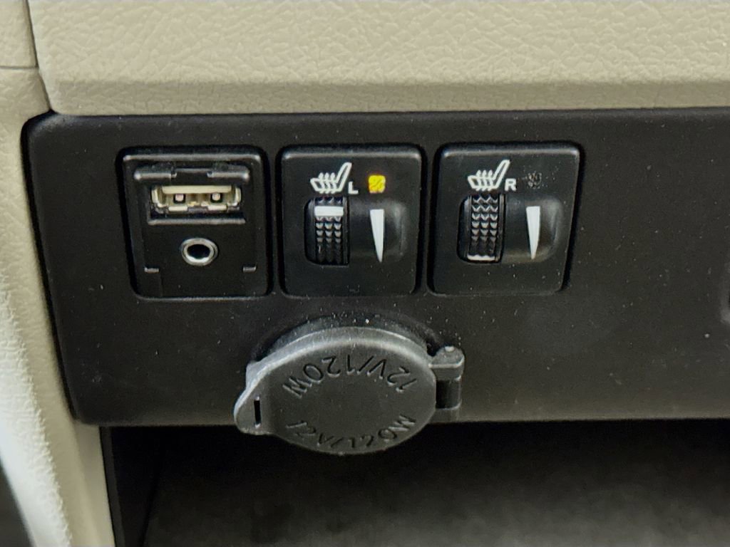 Used 2016 Toyota Sienna XLE image 18