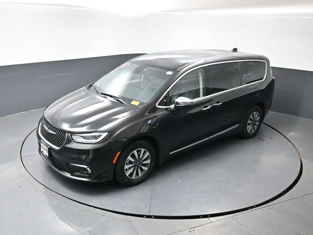 Used 2023 Chrysler Pacifica Limited FWD image 46