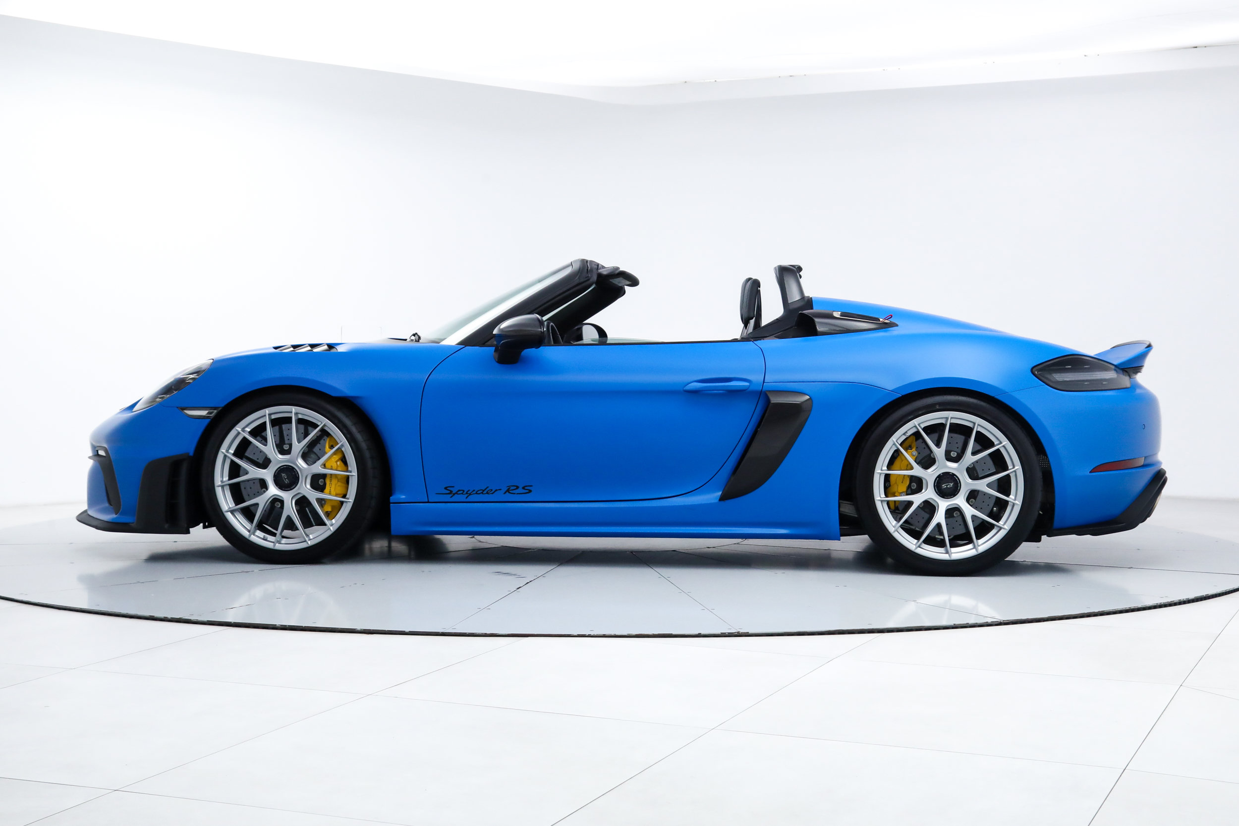 Used 2024 Porsche 718 Boxster Spyder RS RWD image 2