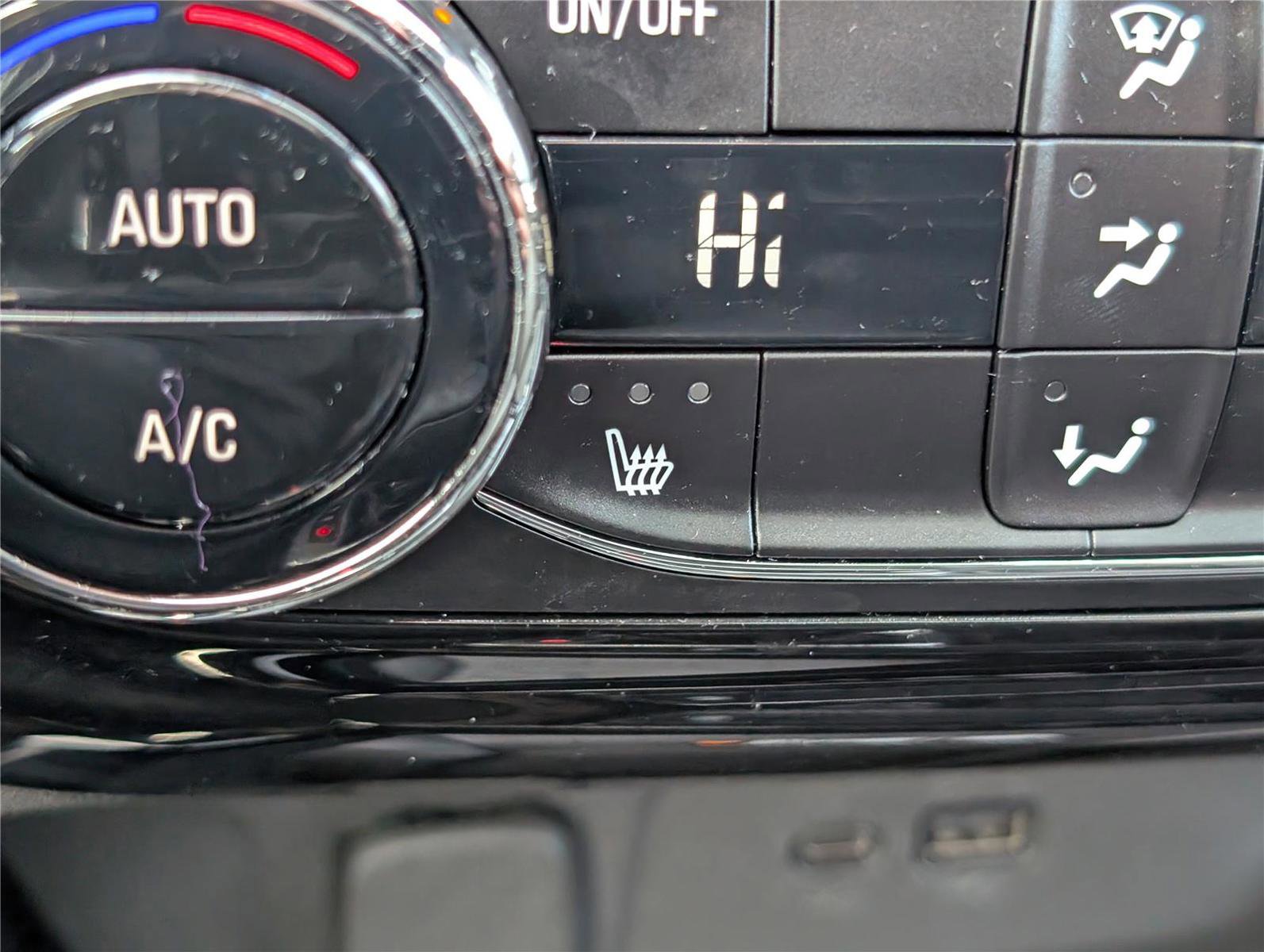 Used 2024 Chevrolet Trax RS w/ Sunroof Package image 24