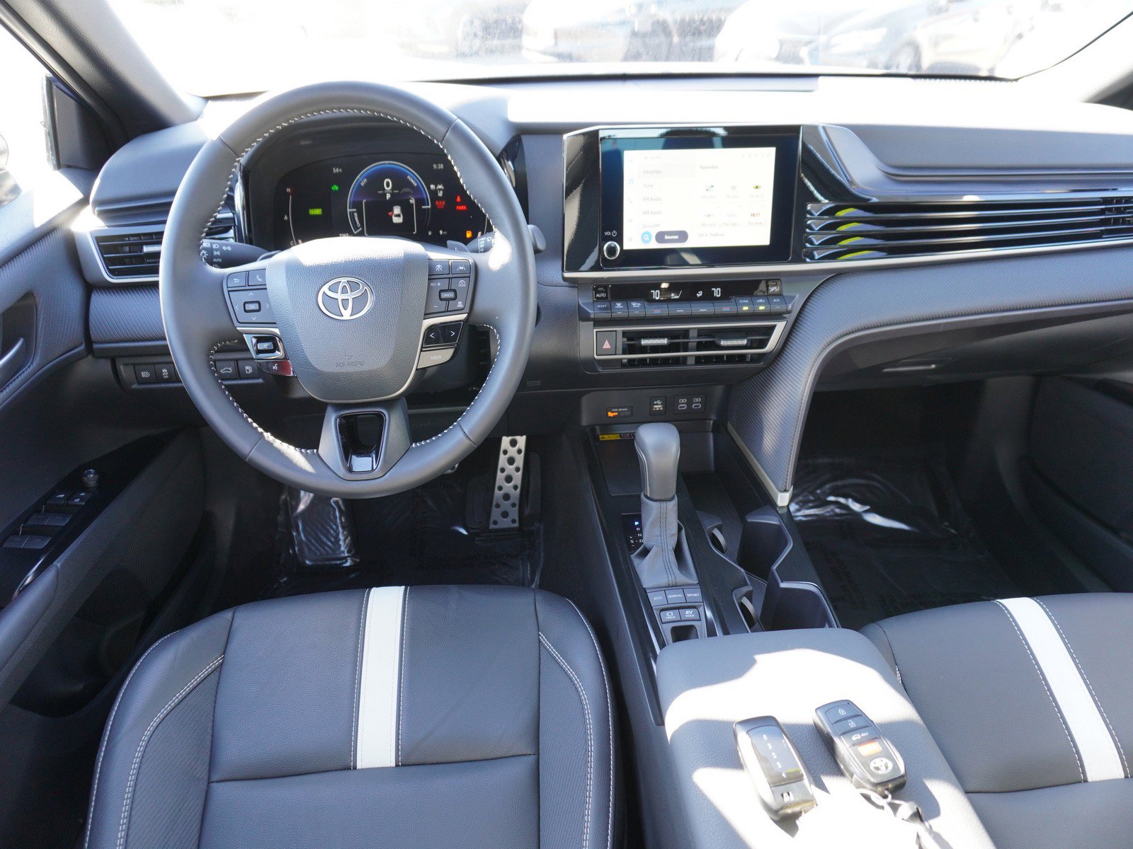 Used 2025 Toyota Camry SE video 2
