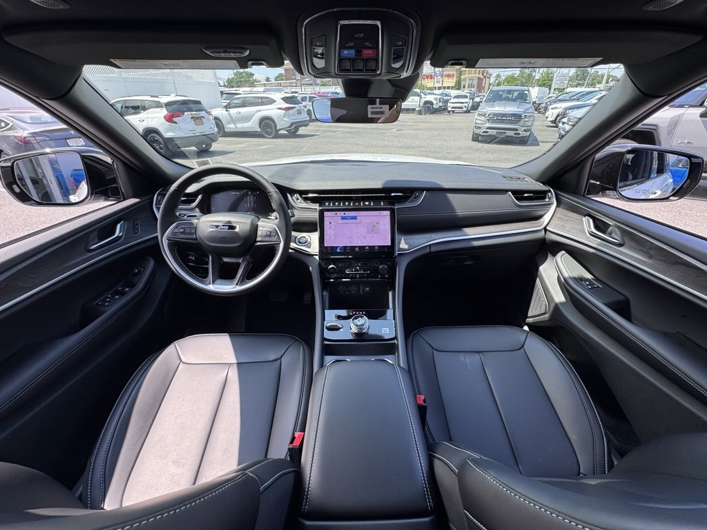 New 2025 Jeep Grand Cherokee Limited w/ Black Appearance Package image 10