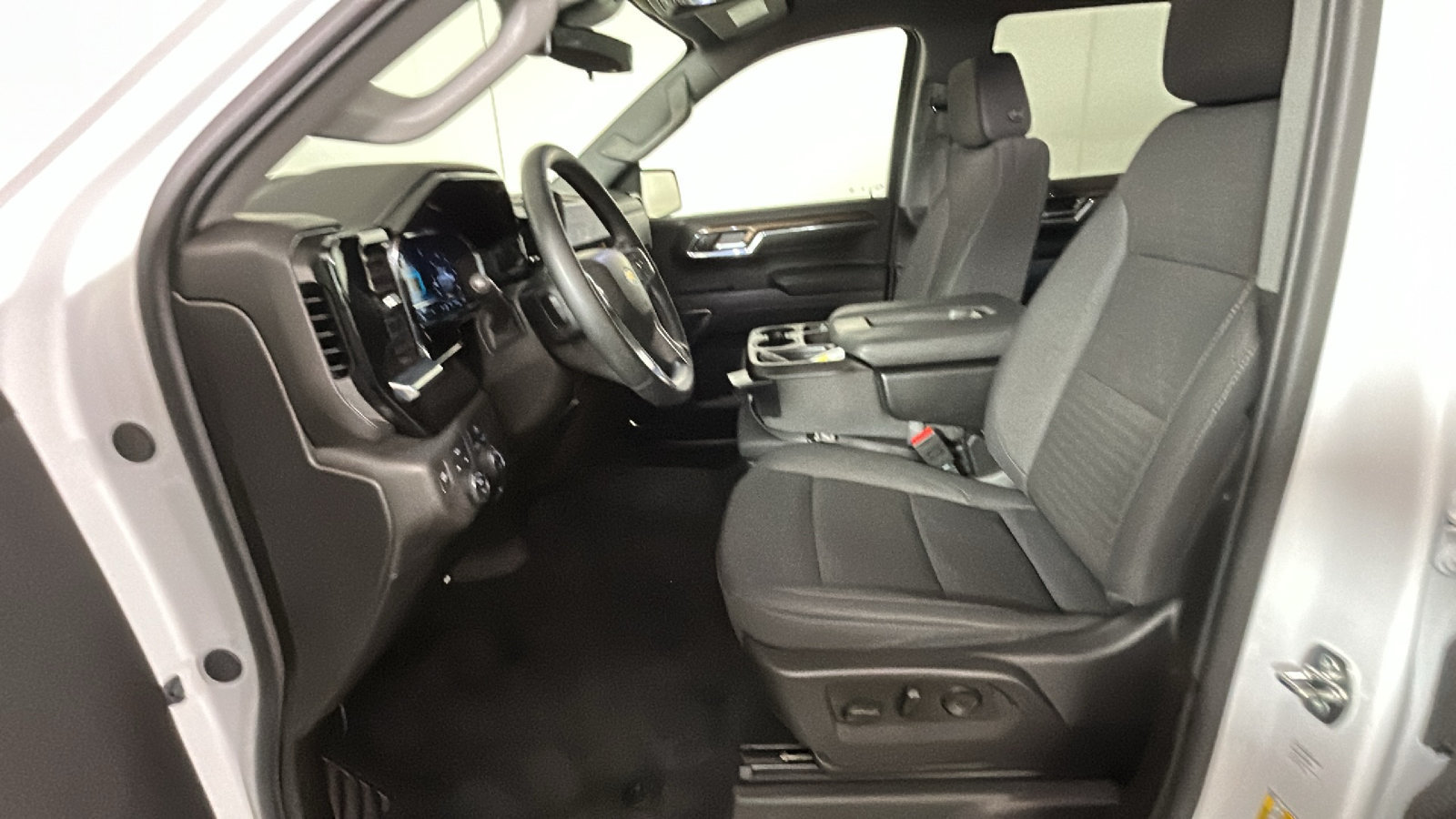 Used 2024 Chevrolet Silverado 1500 LT AWD/4WD image 13