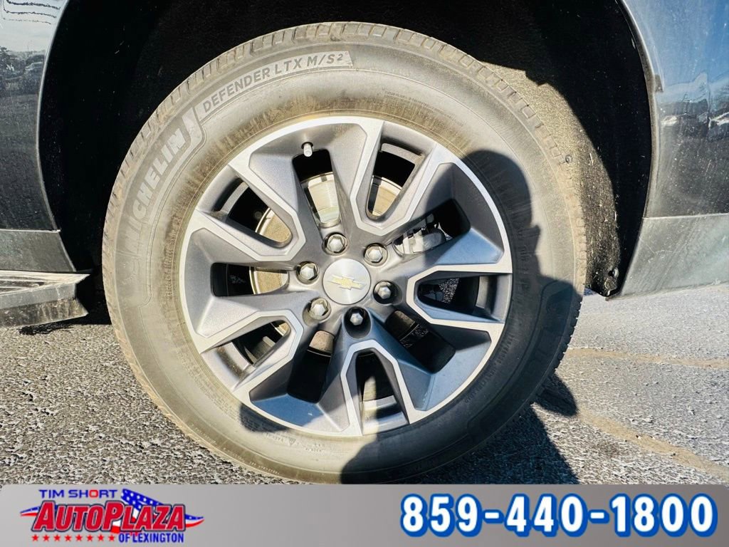 Used 2022 Chevrolet Suburban LT w/ Luxury Package image 19