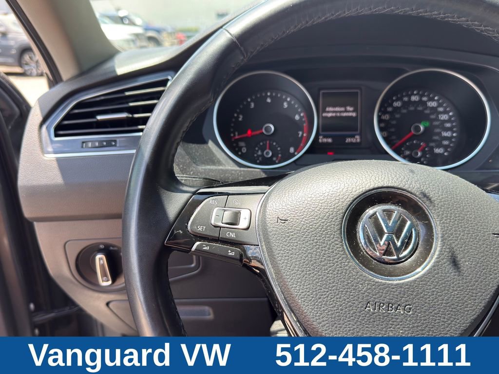 Used 2018 Volkswagen Tiguan SE w/ Panoramic Sunroof Package FWD image 18