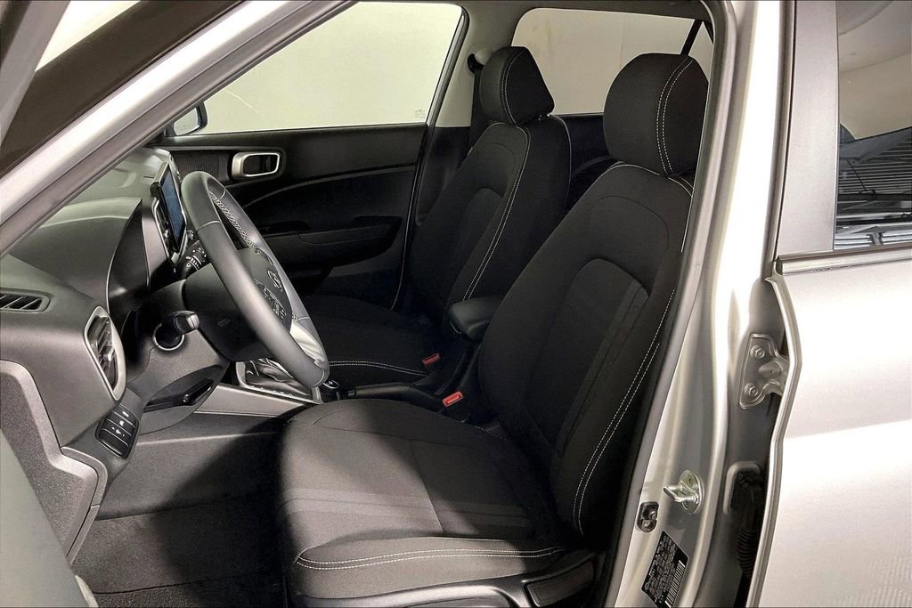 Used 2022 Hyundai Venue SEL image 24