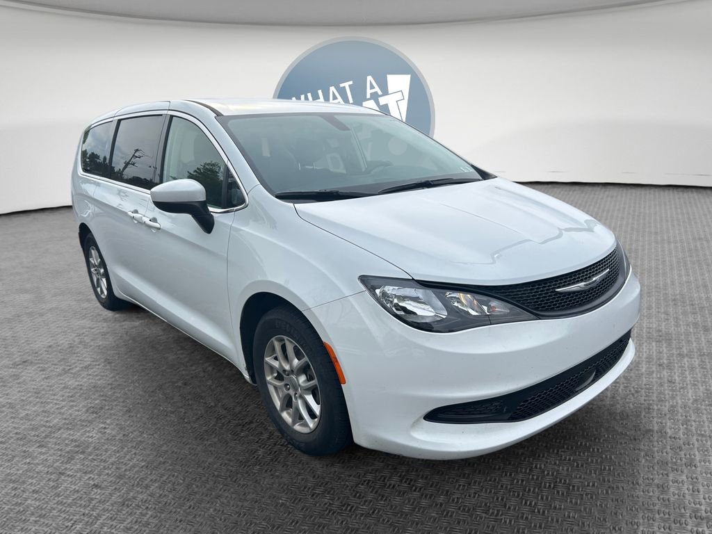 Certified 2022 Chrysler Voyager LX FWD image 1