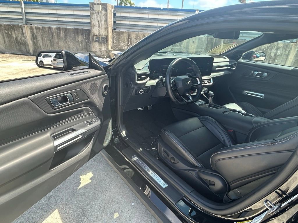 Used 2025 Ford Mustang Premium image 15