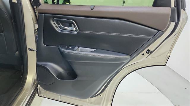 Certified 2023 Nissan Rogue Platinum FWD image 33