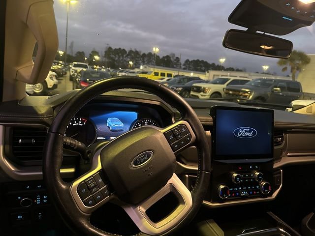 Used 2023 Ford Expedition XLT image 11