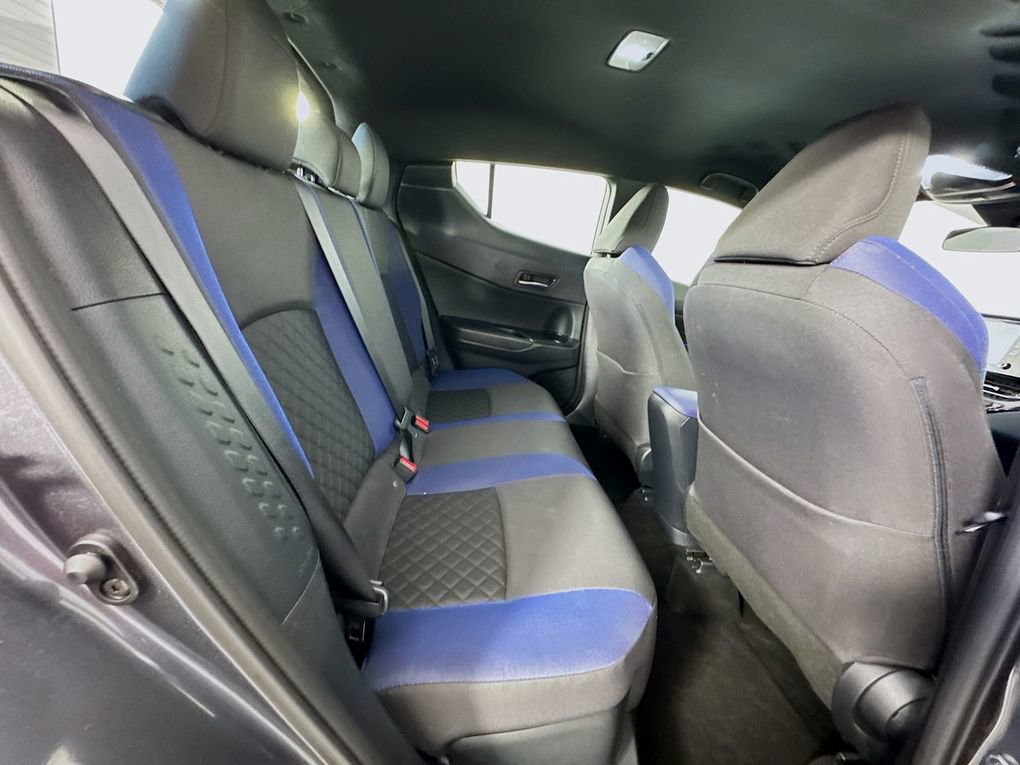 Used 2022 Toyota C-HR XLE image 31