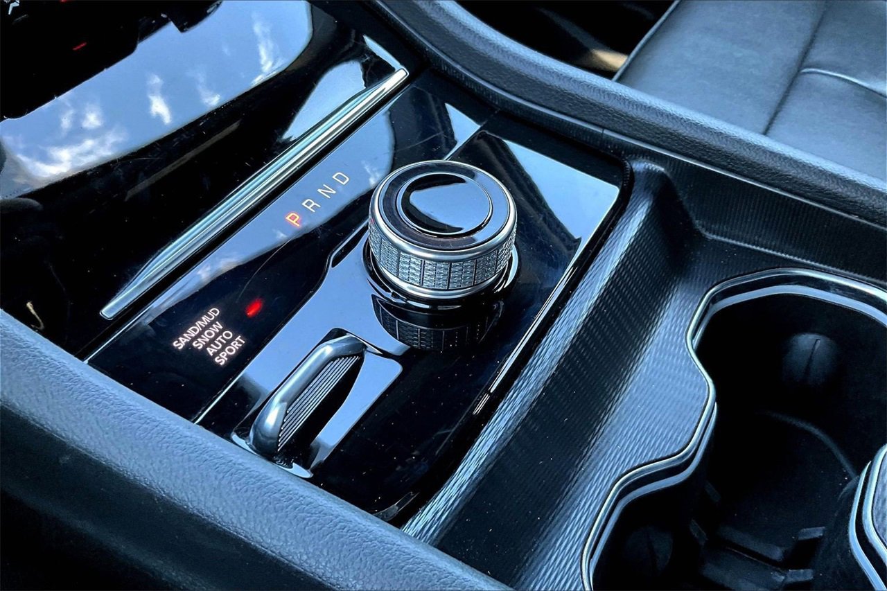 Certified 2024 Jeep Grand Cherokee Limited image 29