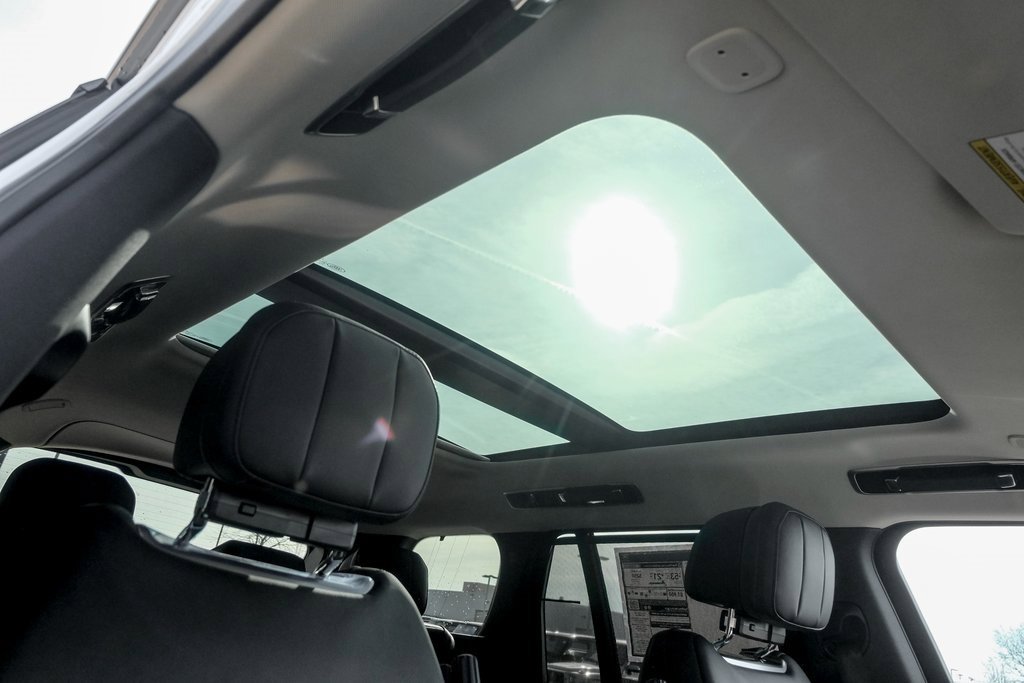 New 2025 Land Rover Range Rover SE image 22