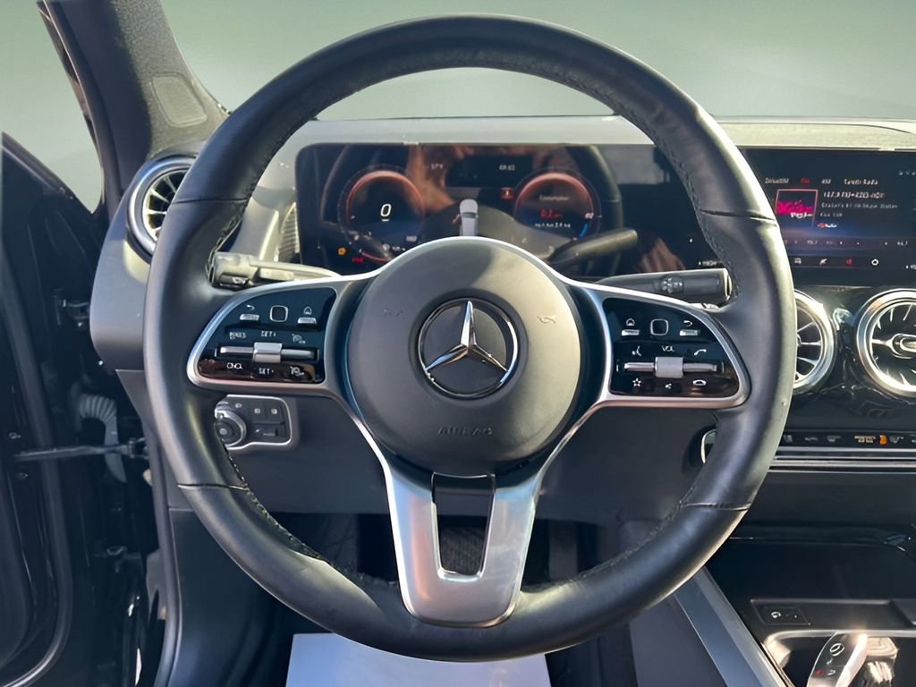 Used 2022 Mercedes-Benz GLB 250 4MATIC w/ Premium Package Lite image 23
