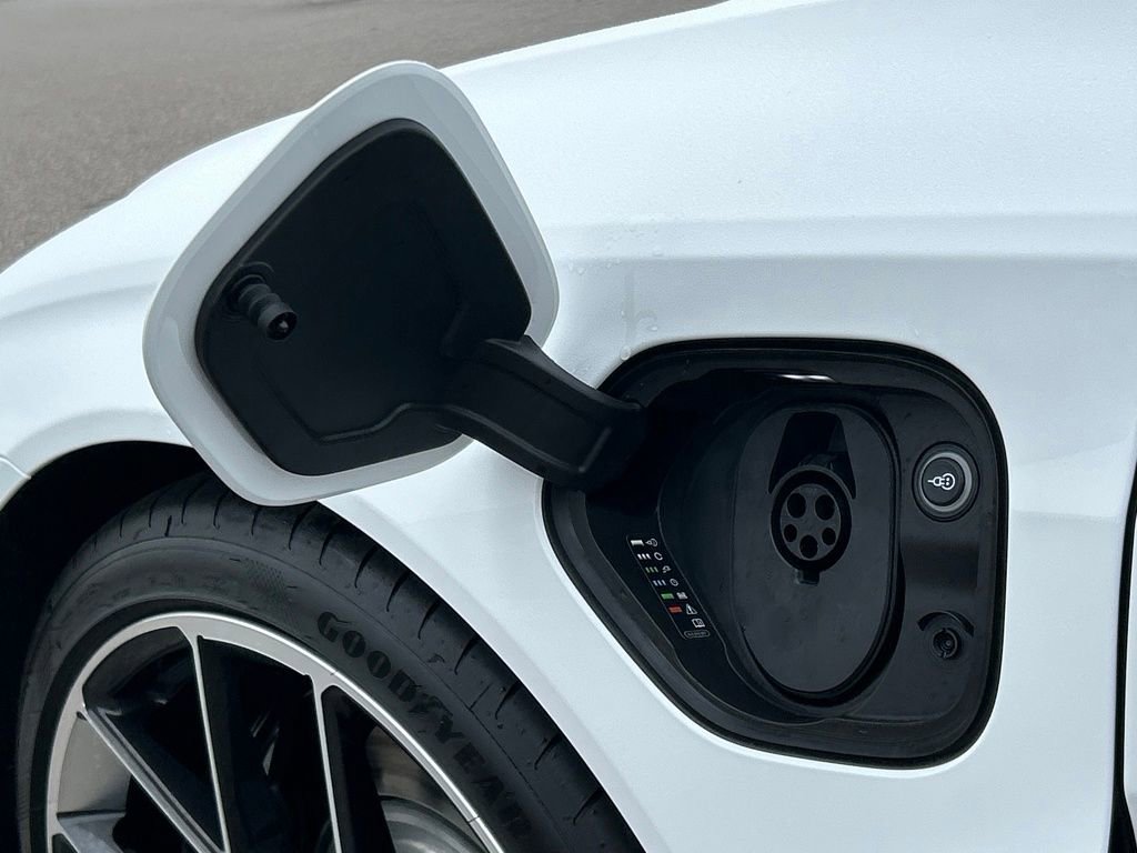 New 2026 Audi RS e-tron GT Base image 55