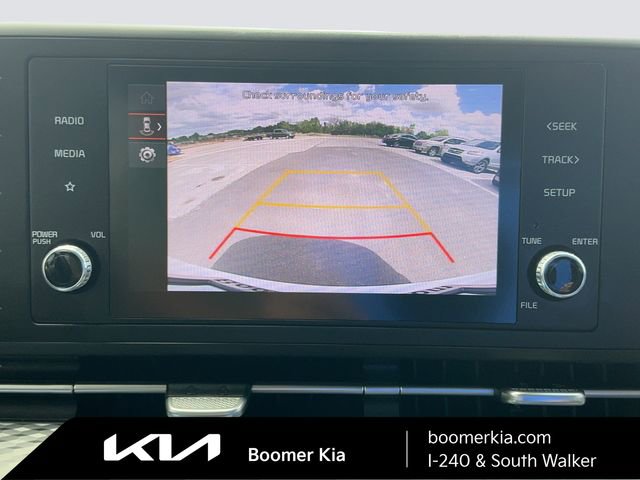 Used 2024 Kia Carnival LX image 25