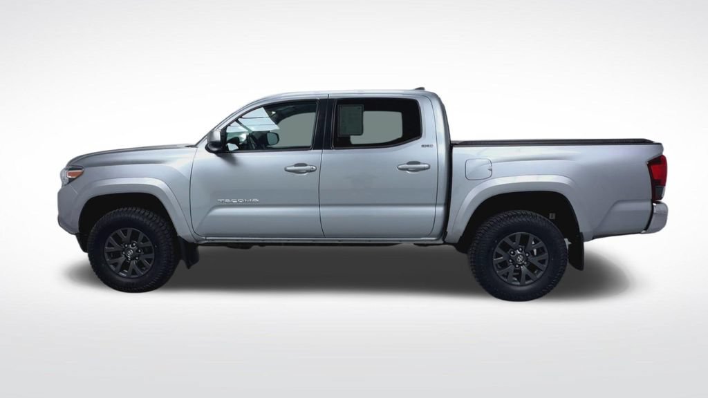 Certified 2022 Toyota Tacoma SR5 AWD/4WD image 6