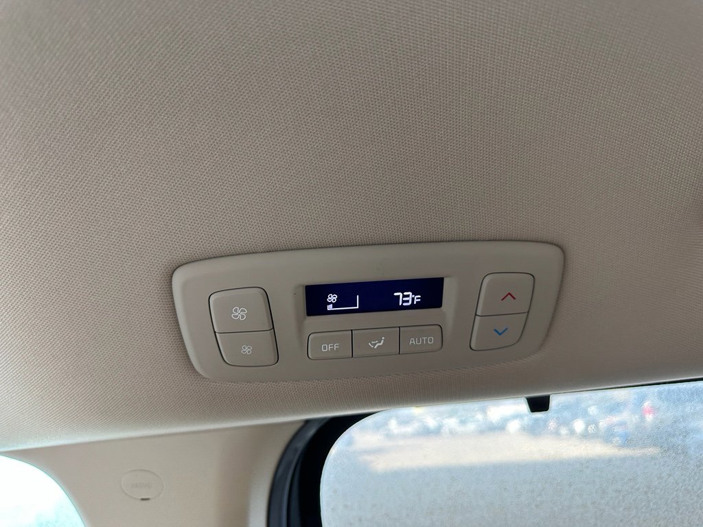 Used 2022 Kia Carnival EX image 16