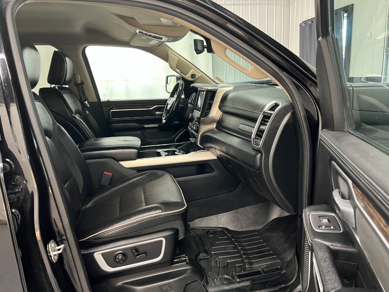 Used 2019 RAM 1500 Laramie AWD/4WD image 11