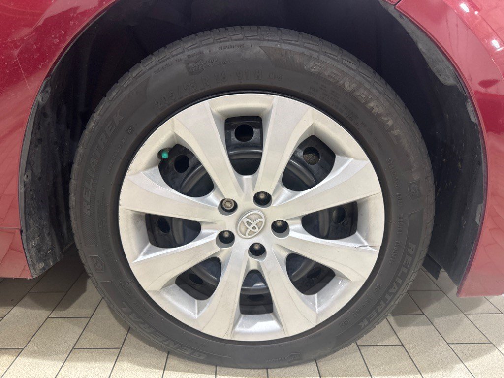 Used 2022 Toyota Corolla LE FWD image 40