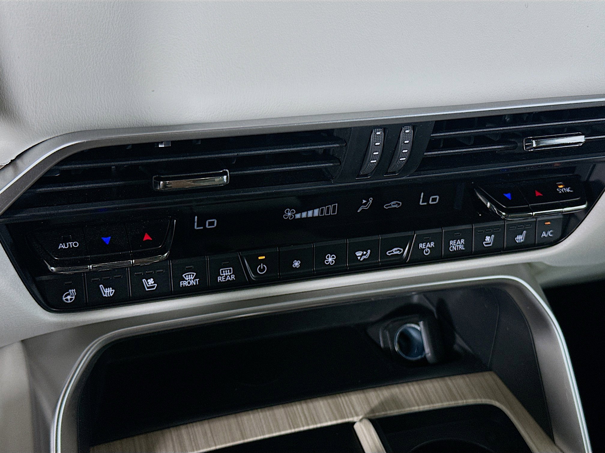 Used 2024 MAZDA CX-90 Plug-In Hybrid w/ Premium Plus image 24