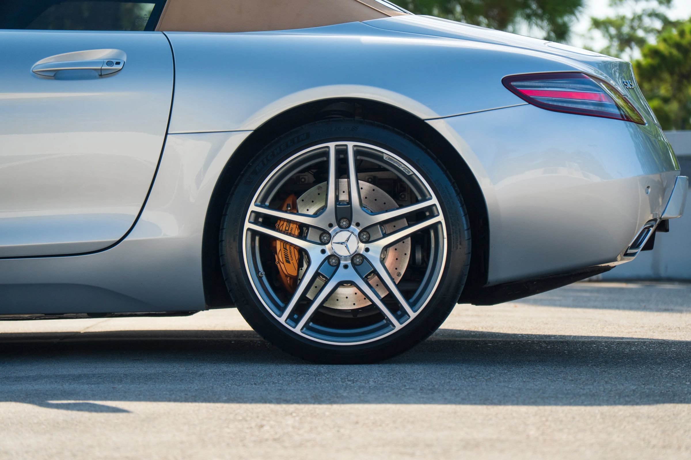 Used 2012 Mercedes-Benz SLS AMG Roadster image 8